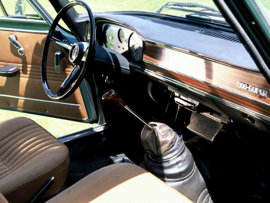 Интерьер Alfa Romeo Giulia 1300 Super (105.09) 1970 года  (фото 5 из 5)
